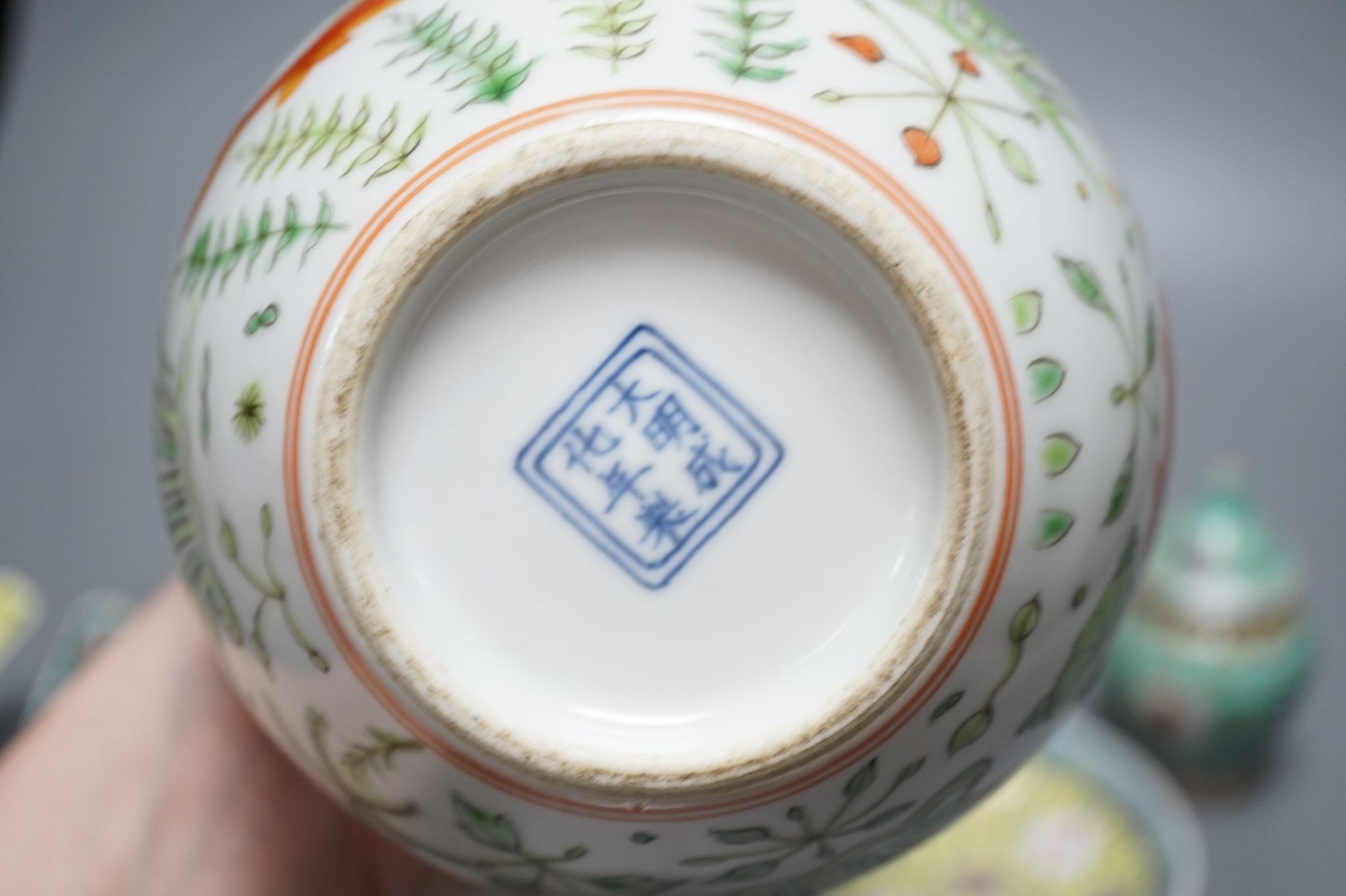 A group of Chinese porcelain, including a double-gourd vase, 22cm